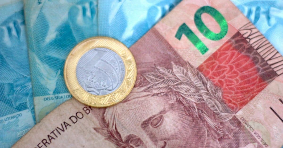 Guardei R$ 1 por dia por um ano. O valor final surpreende menos que o resto.