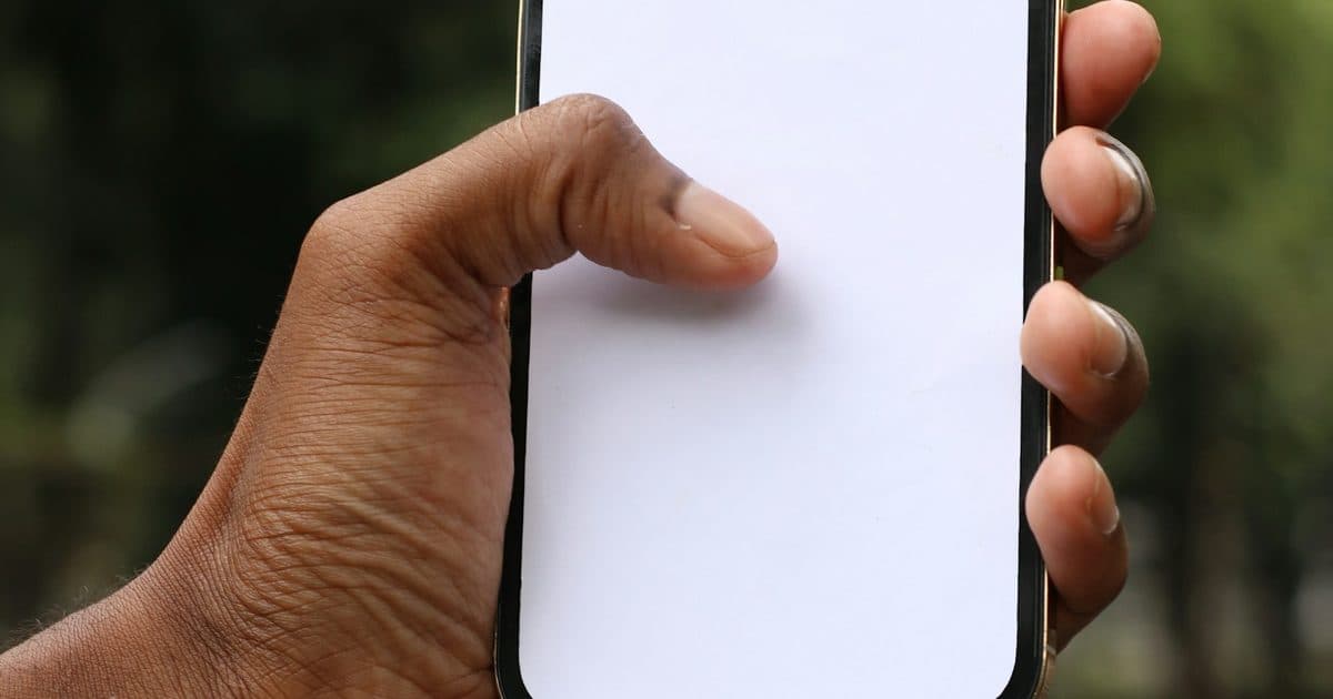O celular novo de R$ 3.000 custa R$ 5.400. Faça a conta comigo.